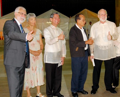 Former President of the Philippines Fidel V Ramos (center)